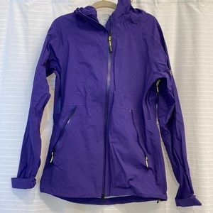 NEVER WORN wind breaker/rain jacket